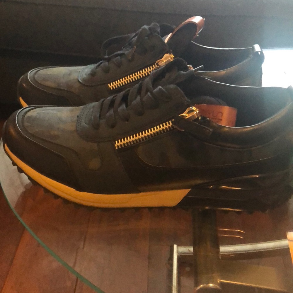 Barely worn Snkr shoes